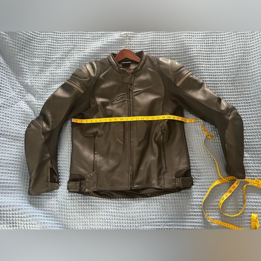 Alpinestars GP PLUS R v3
AIRFLOW LEATHER JACKET
0A23844 Men’s US Size 48